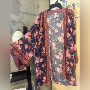 Beautiful bell sleeves kimono with sparkle threading